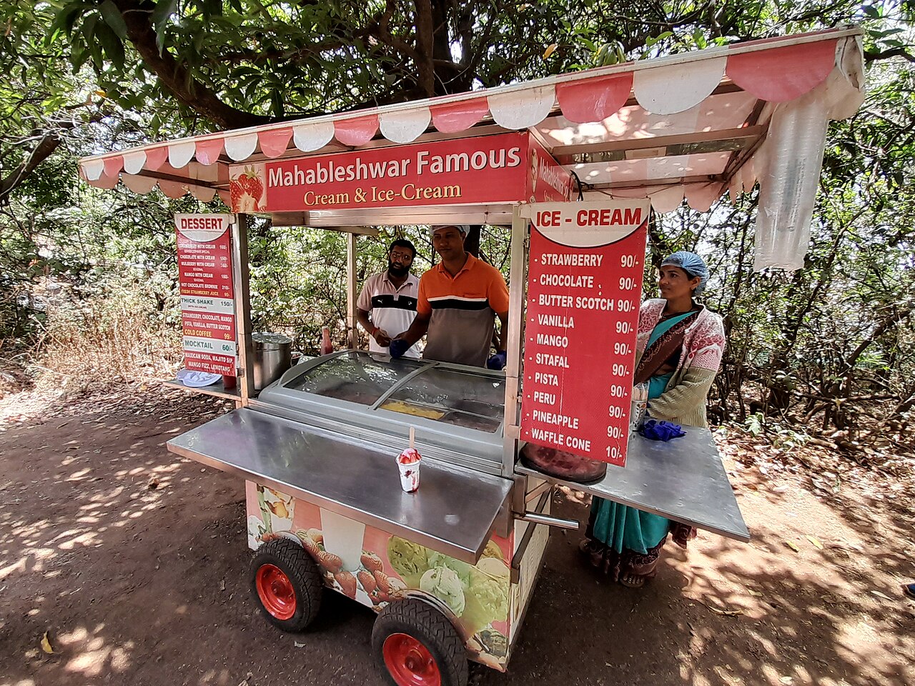 Panchgani market street stall