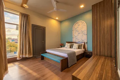 Ground floor master bedroom (Teal Suite)